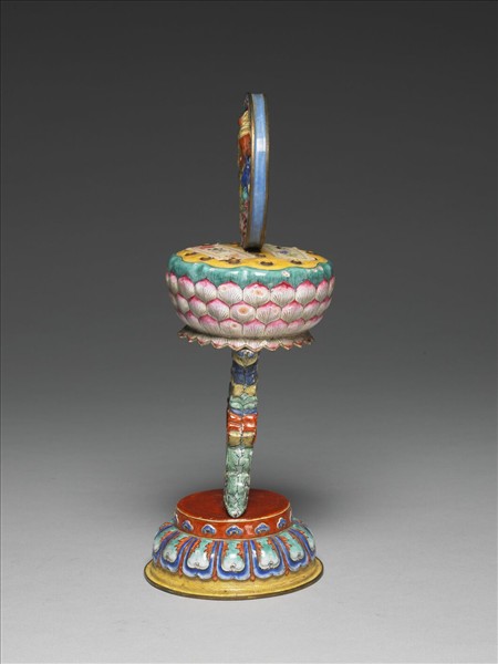 銅胎畫琺瑯五彩八寶（寶傘）