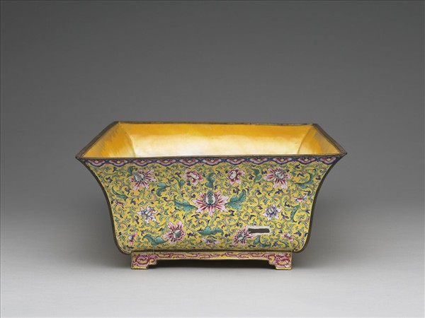 銅胎畫琺瑯黃地花葉紋花盆