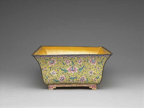 銅胎畫琺瑯黃地花葉紋花盆