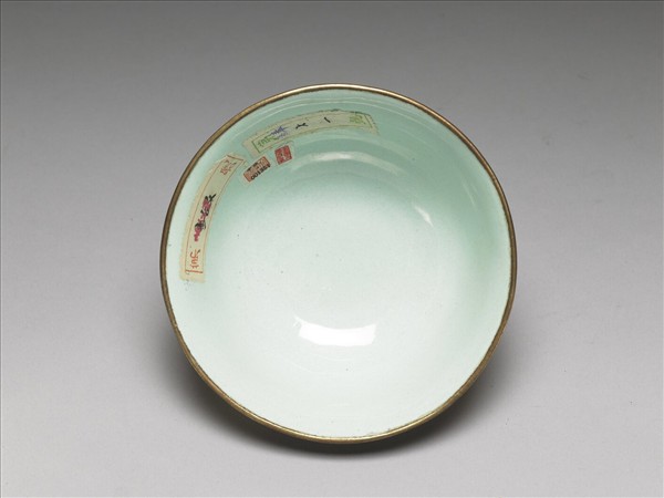 銅胎畫琺瑯紅地轉枝花卉紋碗