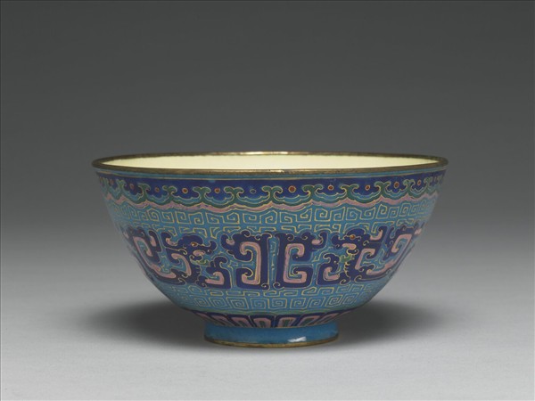 銅胎畫琺瑯藍地龍紋碗