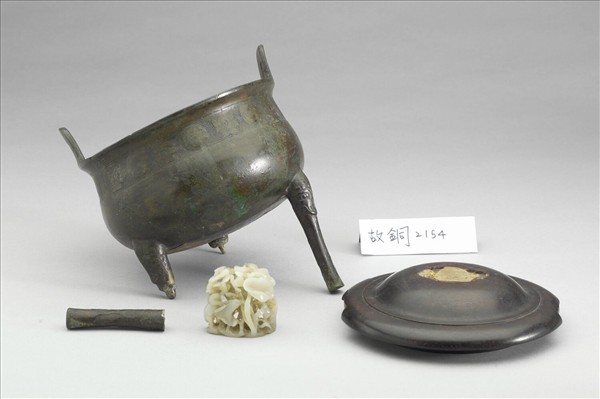 圓渦四瓣目紋鼎