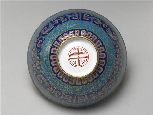 銅胎畫琺瑯藍地龍紋碗