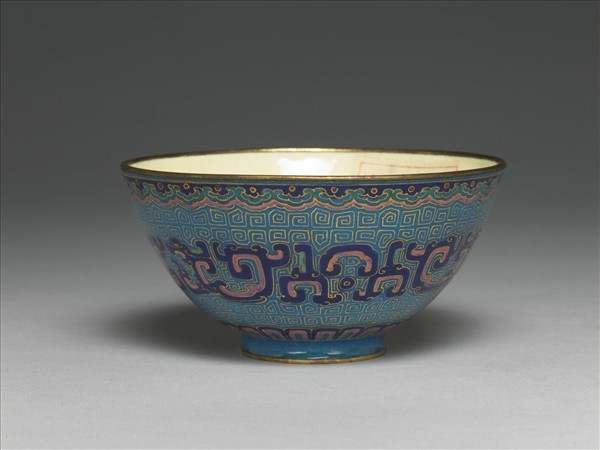 銅胎畫琺瑯藍地龍紋碗