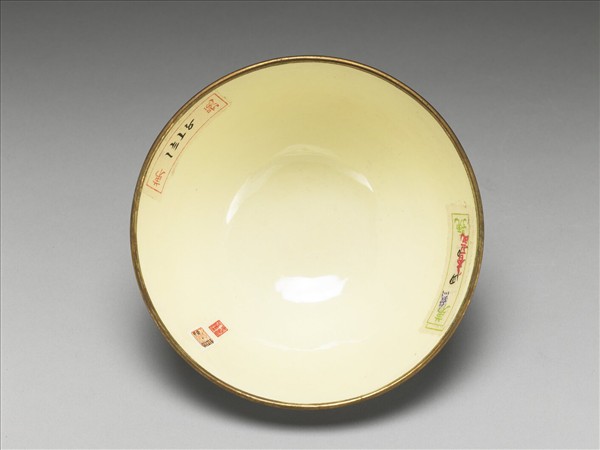 銅胎畫琺瑯藍地龍紋碗