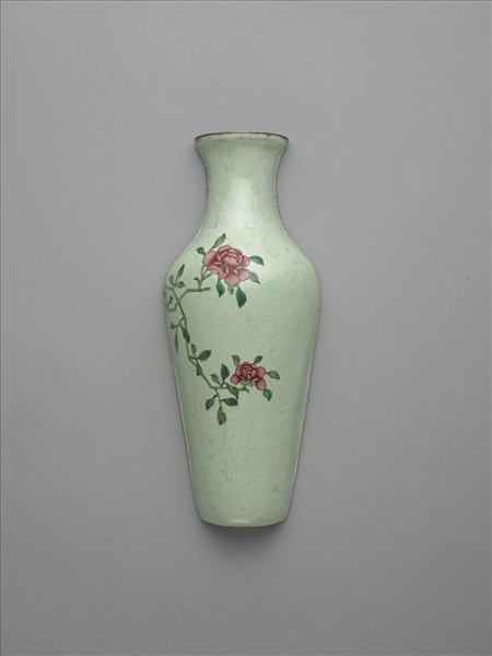 銅胎畫琺瑯綠地花卉紋轎瓶