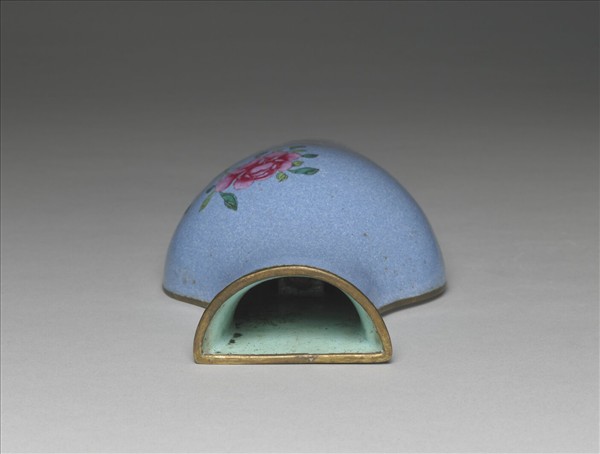 銅胎畫琺瑯藍地花蝶紋轎瓶