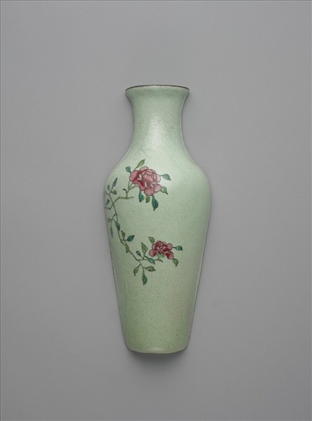 銅胎畫琺瑯綠地花卉紋轎瓶