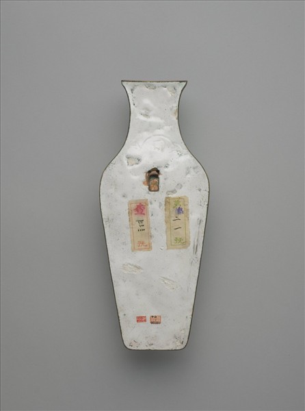 銅胎畫琺瑯綠地花卉紋轎瓶