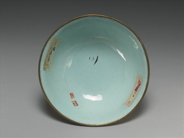 銅胎畫琺瑯紅地花卉紋碗