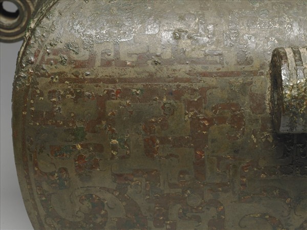 嵌紅銅夔鳥紋方罍