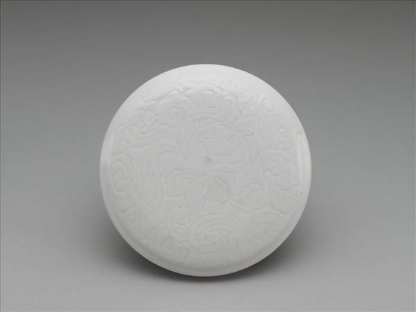 白瓷劃花靈芝紋印泥盒