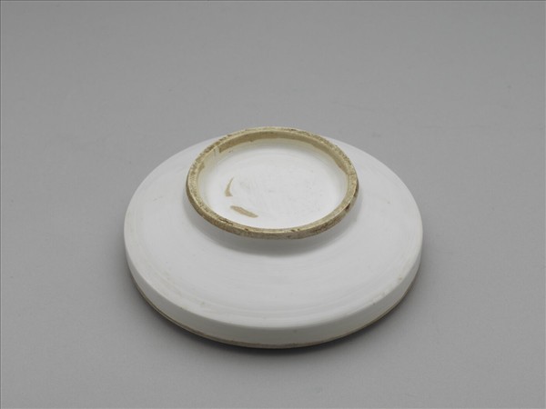 白瓷劃花靈芝紋印泥盒