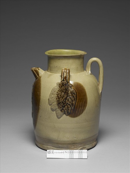 青釉貼花褐斑把壺