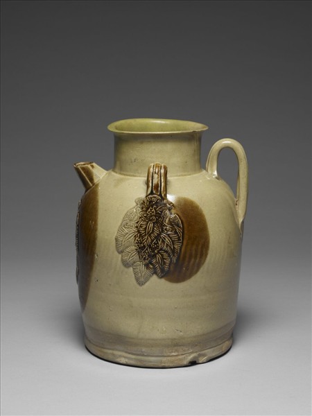 青釉貼花褐斑把壺