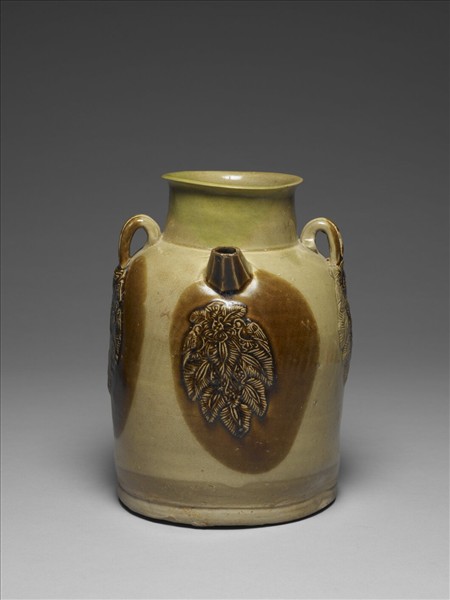 青釉貼花褐斑把壺