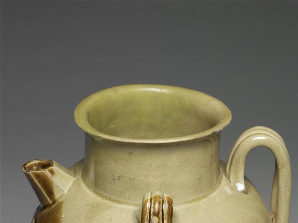 青釉貼花褐斑把壺