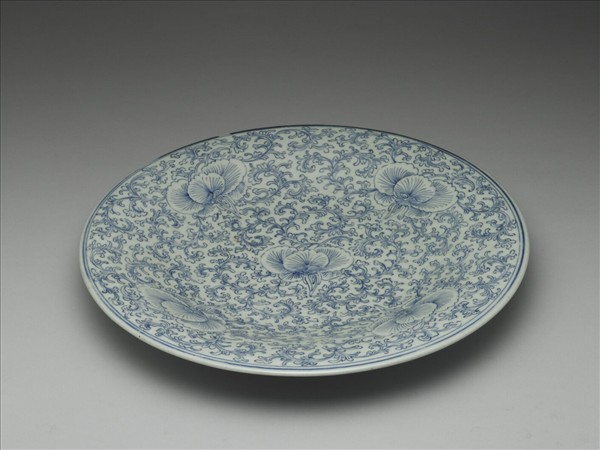青花纏枝花卉紋盤