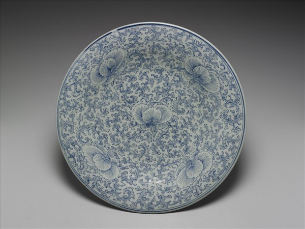 青花纏枝花卉紋盤