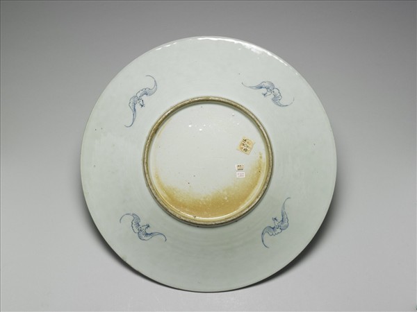 青花纏枝花卉紋盤