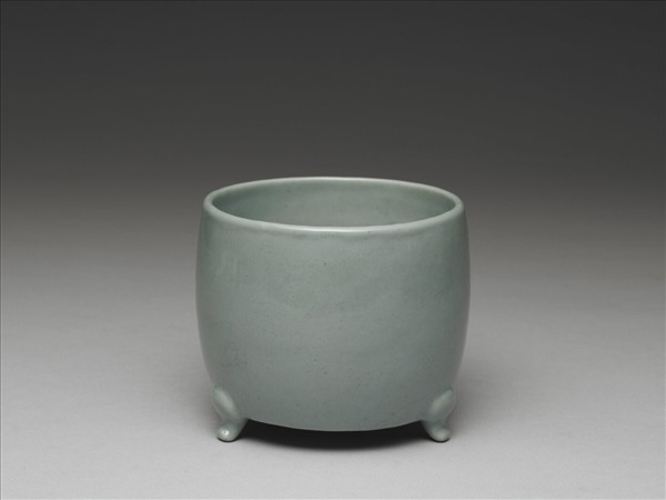 仿汝釉三足爐