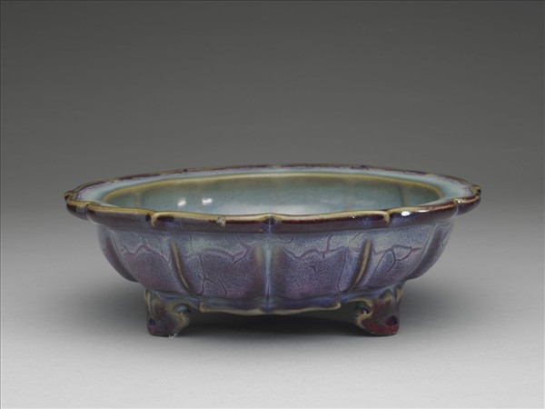 鈞窯 天藍葡萄紫釉蓮花式盆托