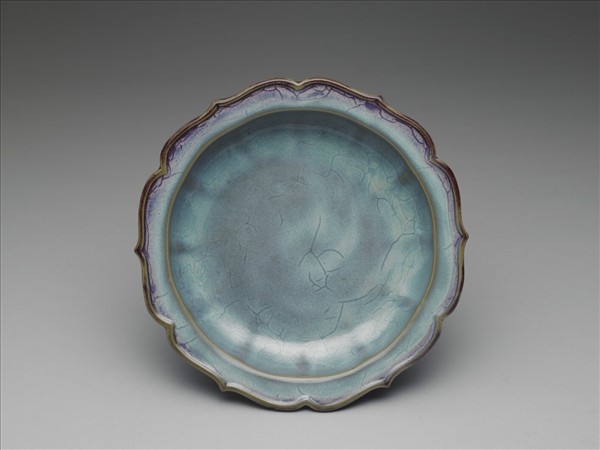 鈞窯 天藍葡萄紫釉蓮花式盆托