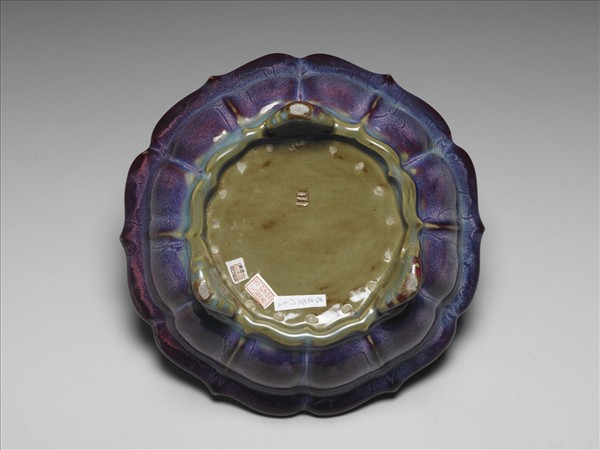 鈞窯 天藍葡萄紫釉蓮花式盆托