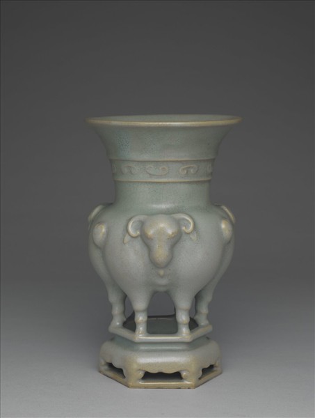 宜興或石灣窯 仿鈞釉瓷三犧尊