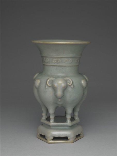 宜興或石灣窯 仿鈞釉瓷三犧尊