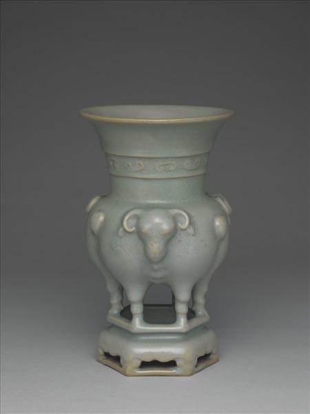 宜興或石灣窯 仿鈞釉瓷三犧尊