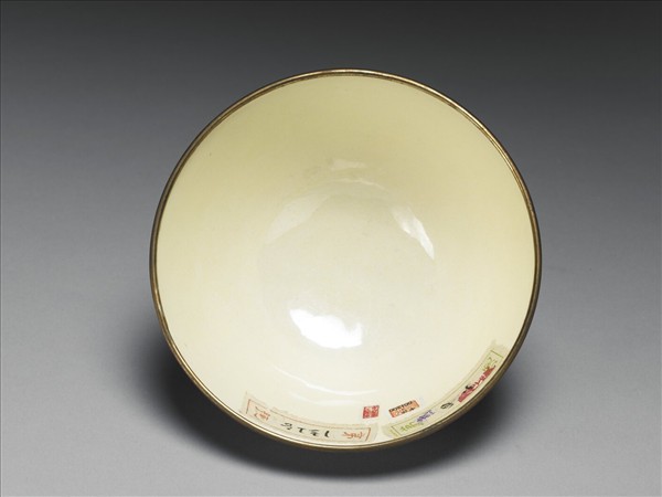 銅胎畫琺瑯藍地龍紋碗