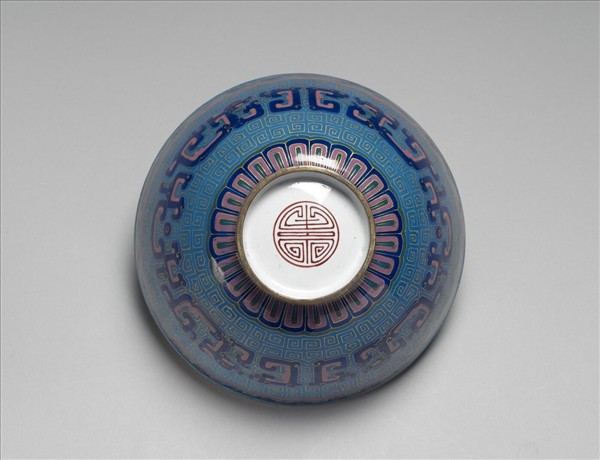 銅胎畫琺瑯藍地龍紋碗