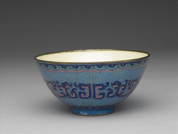 銅胎畫琺瑯藍地龍紋碗