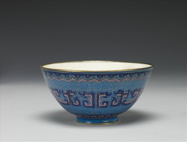 銅胎畫琺瑯藍地龍紋碗