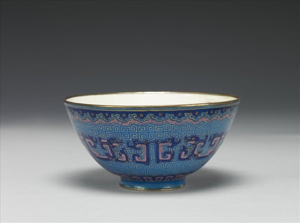 銅胎畫琺瑯藍地龍紋碗