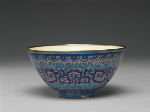 銅胎畫琺瑯藍地龍紋碗