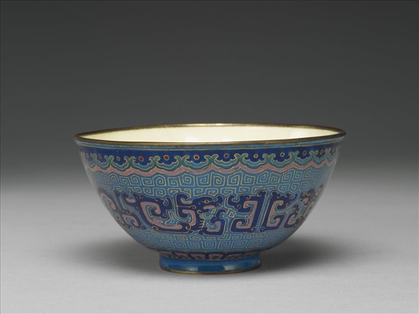 銅胎畫琺瑯藍地龍紋碗