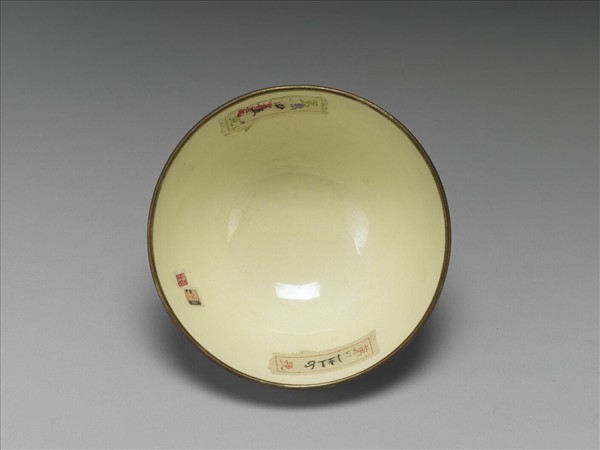 銅胎畫琺瑯藍地龍紋碗