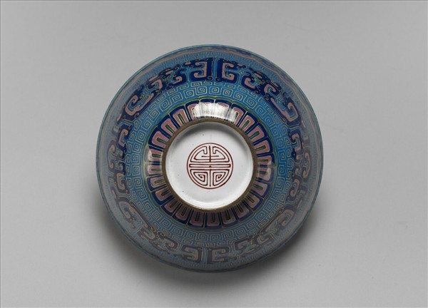 銅胎畫琺瑯藍地龍紋碗