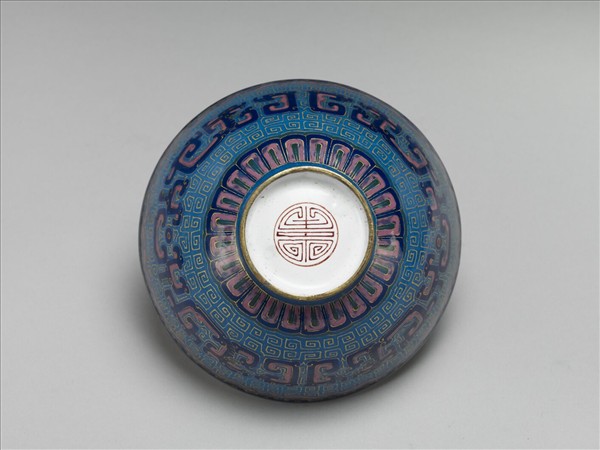 銅胎畫琺瑯藍地龍紋碗