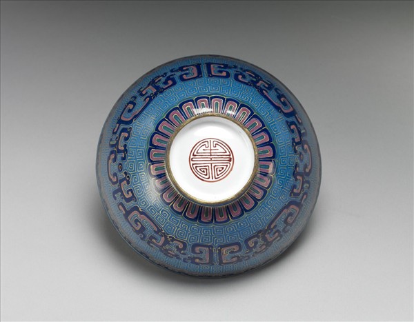 銅胎畫琺瑯藍地龍紋碗