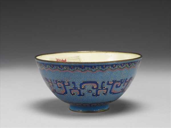 銅胎畫琺瑯藍地龍紋碗