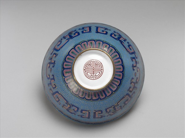 銅胎畫琺瑯藍地龍紋碗