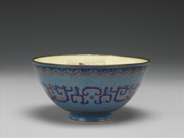 銅胎畫琺瑯藍地龍紋碗