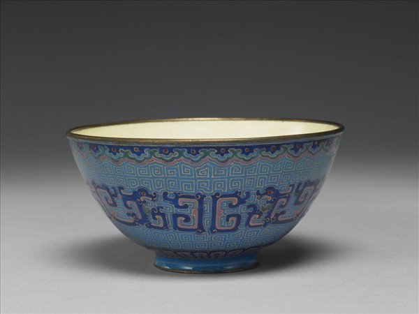 銅胎畫琺瑯藍地龍紋碗