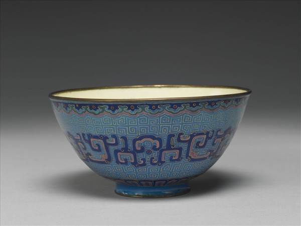 銅胎畫琺瑯藍地龍紋碗