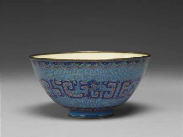 銅胎畫琺瑯藍地龍紋碗