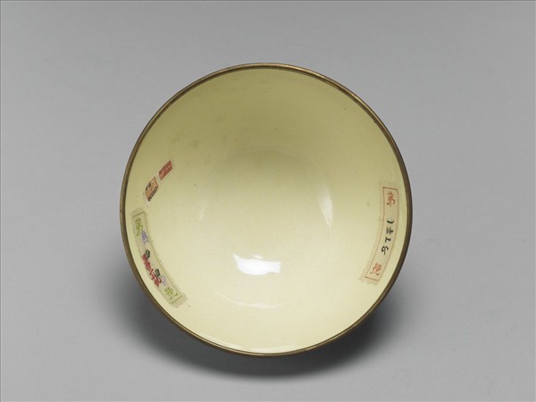 銅胎畫琺瑯藍地龍紋碗