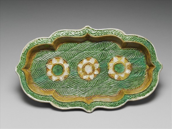 三彩印團花紋長盤
